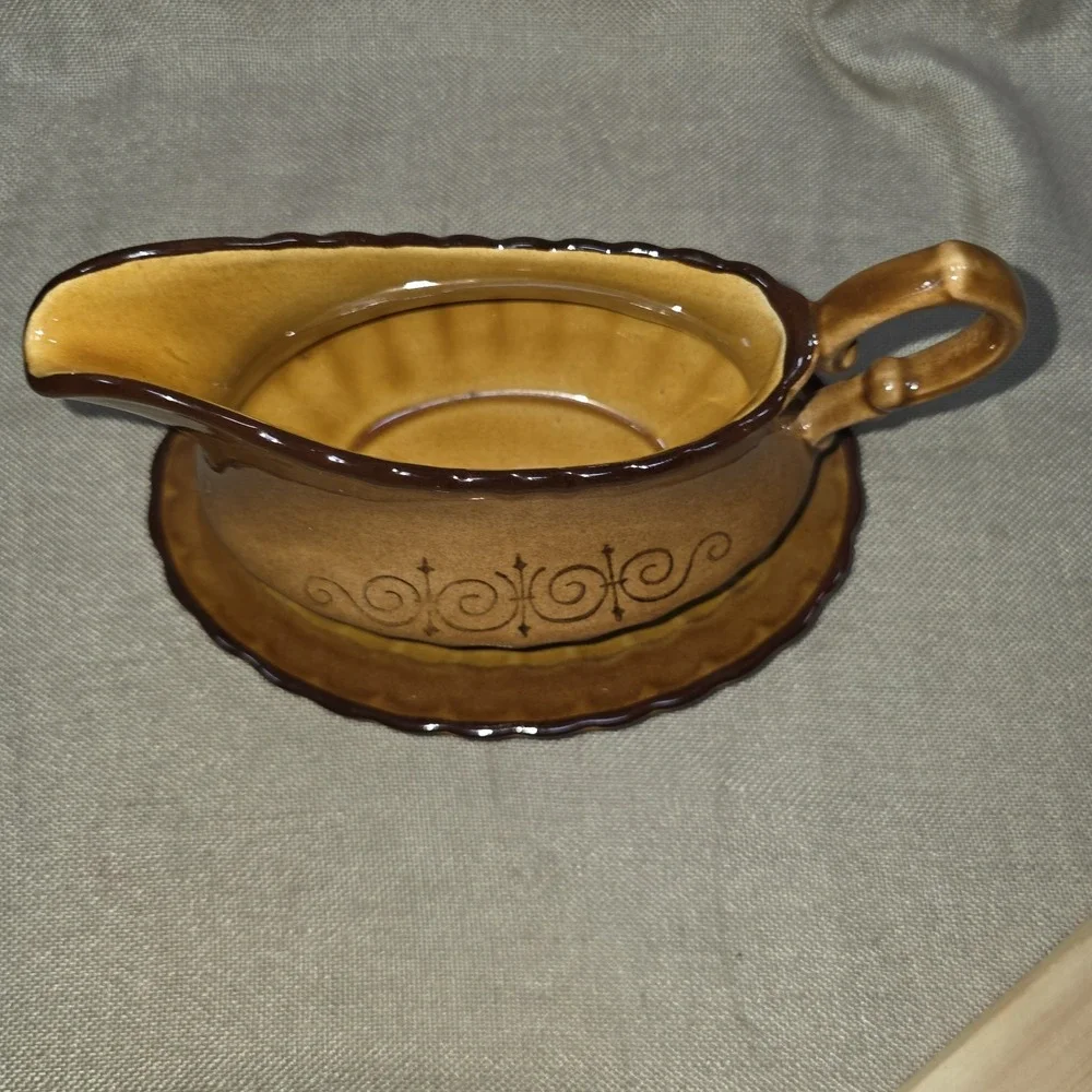 Metlox Poppytrail Vernonware Gravy Boat Built-In Underplate 7.75 x 4.5 In